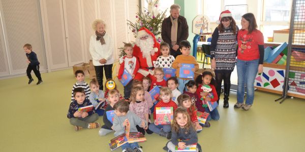 LE PÈRE NOËL EST PASSÉ DANS NOS ÉCOLES !