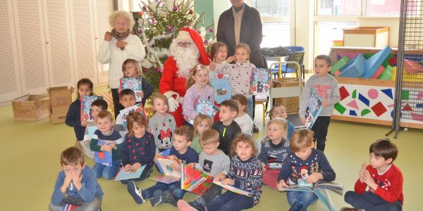 LE PÈRE NOËL EST PASSÉ DANS NOS ÉCOLES !