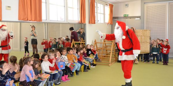 LE PÈRE NOËL EST PASSÉ DANS NOS ÉCOLES !