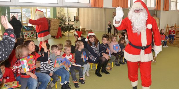 LE PÈRE NOËL EST PASSÉ DANS NOS ÉCOLES !