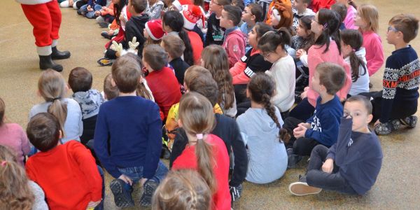 LE PÈRE NOËL EST PASSÉ DANS NOS ÉCOLES !