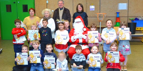 LE PÈRE NOËL EST PASSÉ DANS NOS ÉCOLES !