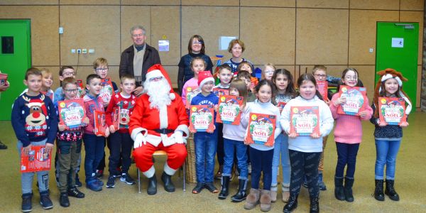 LE PÈRE NOËL EST PASSÉ DANS NOS ÉCOLES !