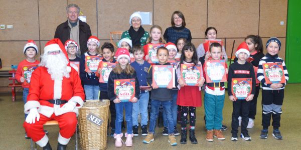 LE PÈRE NOËL EST PASSÉ DANS NOS ÉCOLES !