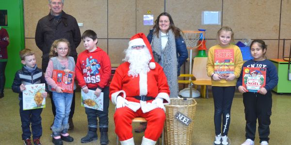 LE PÈRE NOËL EST PASSÉ DANS NOS ÉCOLES !