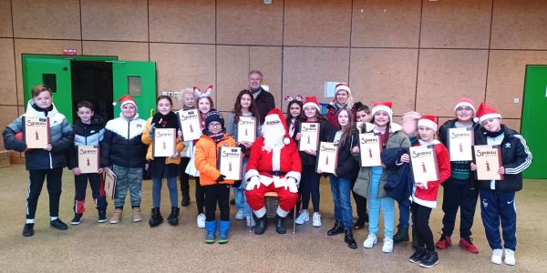 LE PÈRE NOËL EST PASSÉ DANS NOS ÉCOLES !