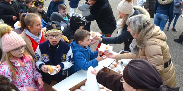 DÉFILÉ ET JOLIS COSTUMES POUR FÊTER CARNAVAL À SARRALBE