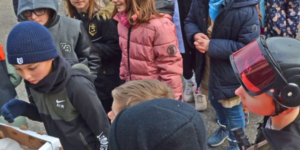 DÉFILÉ ET JOLIS COSTUMES POUR FÊTER CARNAVAL À SARRALBE