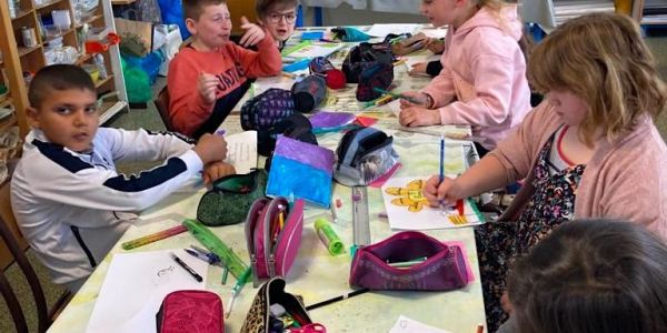 ATELIER ARTISTIQUE À L'ÉCOLE AVEC KATHY SCHEUER