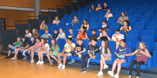 Concours d’éloquence de la classe de CM2 de Mme Mast en partenariat avec la bibliothèque de Sarralbe.