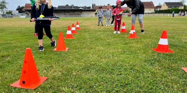 OLYMPIADES DE L'ÉCOLE ROBERT SCHUMAN AU STADE DU FC SARRALBE