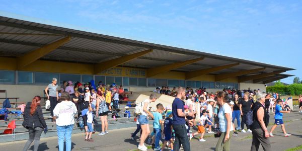 OLYMPIADES DE L'ÉCOLE ROBERT SCHUMAN AU STADE DU FC SARRALBE