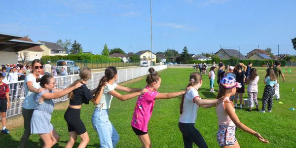 OLYMPIADES DE L'ÉCOLE ROBERT SCHUMAN AU STADE DU FC SARRALBE