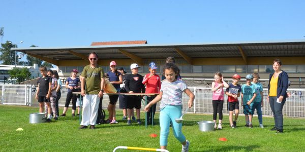 OLYMPIADES DE L'ÉCOLE ROBERT SCHUMAN AU STADE DU FC SARRALBE