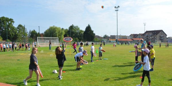 OLYMPIADES DE L'ÉCOLE ROBERT SCHUMAN AU STADE DU FC SARRALBE