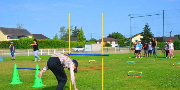 OLYMPIADES DE L'ÉCOLE ROBERT SCHUMAN AU STADE DU FC SARRALBE