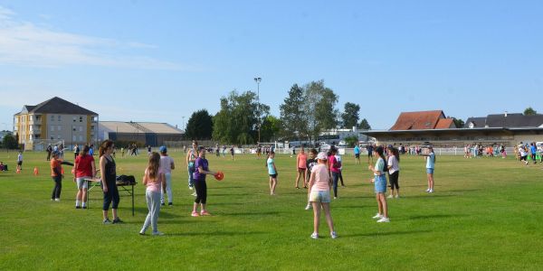 OLYMPIADES DE L'ÉCOLE ROBERT SCHUMAN AU STADE DU FC SARRALBE