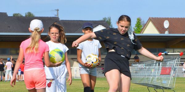 OLYMPIADES DE L'ÉCOLE ROBERT SCHUMAN AU STADE DU FC SARRALBE