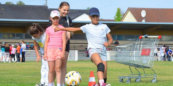 OLYMPIADES DE L'ÉCOLE ROBERT SCHUMAN AU STADE DU FC SARRALBE