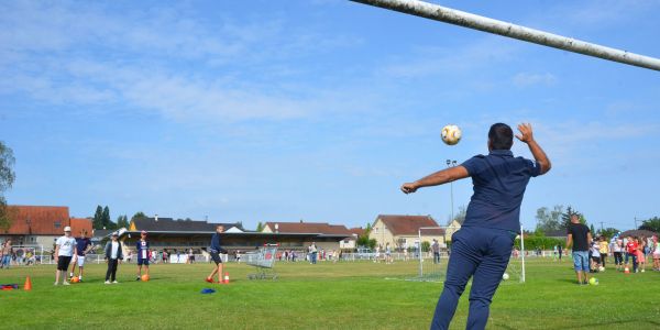 OLYMPIADES DE L'ÉCOLE ROBERT SCHUMAN AU STADE DU FC SARRALBE