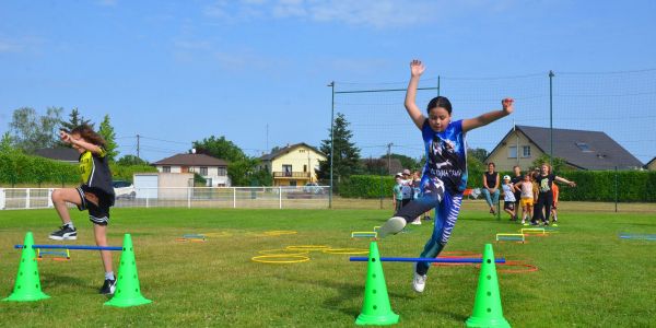 OLYMPIADES DE L'ÉCOLE ROBERT SCHUMAN AU STADE DU FC SARRALBE