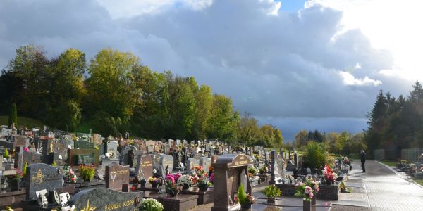 Notre cimetière de la Montagne à la Toussaint