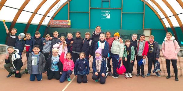 UNE CLASSE DE CM1/CM2 DU GROUPE SCOLAIRE SCHUMAN À L’OPEN DE TENNIS
