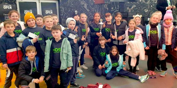 UNE CLASSE DE CM1/CM2 DU GROUPE SCOLAIRE SCHUMAN À L’OPEN DE TENNIS