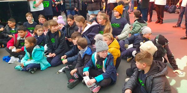 UNE CLASSE DE CM1/CM2 DU GROUPE SCOLAIRE SCHUMAN À L’OPEN DE TENNIS