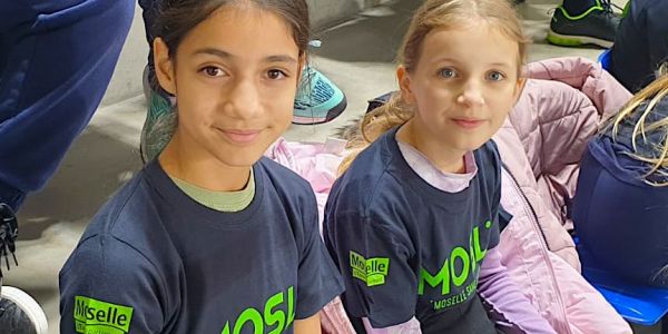 UNE CLASSE DE CM1/CM2 DU GROUPE SCOLAIRE SCHUMAN À L’OPEN DE TENNIS