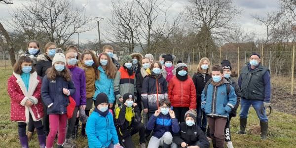 Plantation d´arbres fruitiers avec les écoles : que du bonheur !