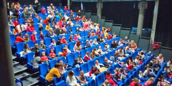 SPECTACLE DE NOËL AUX ENFANTS DE NOS ÉCOLES
