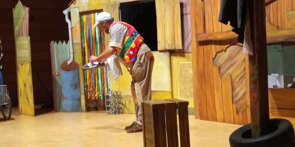 SPECTACLE DE NOËL AUX ENFANTS DE NOS ÉCOLES