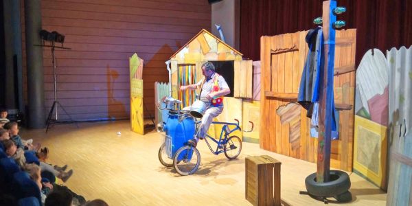 SPECTACLE DE NOËL AUX ENFANTS DE NOS ÉCOLES