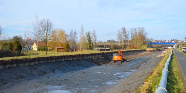 CIEL OUVERT SUR LE LIT DU CANAL