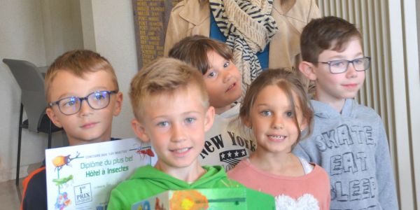 UNE ANNÉE AVEC LES INSECTES ET LES ENFANTS DE NOS ÉCOLES