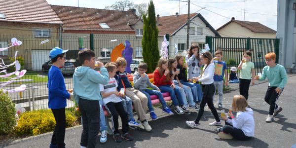 Nouvelle jeunesse et nouvelle mission pour ce vieux banc public