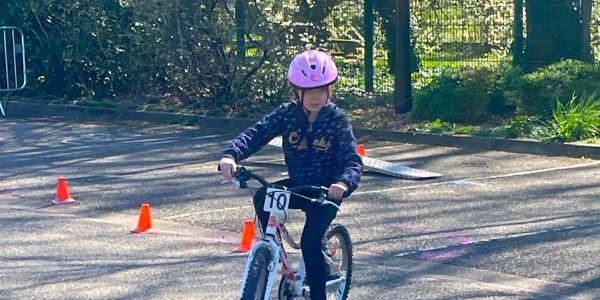 Les élèves de Rech relèvent le défi du challenge inter-écoles de la piste routière