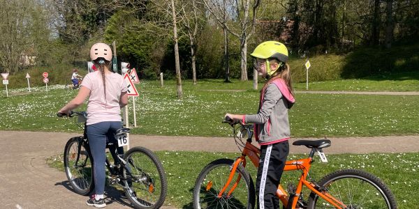 Les élèves de Rech relèvent le défi du challenge inter-écoles de la piste routière
