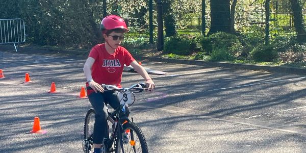 Les élèves de Rech relèvent le défi du challenge inter-écoles de la piste routière