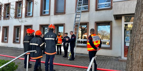 NOS JEUNES SAPEURS-POMPIERS EN ACTION...