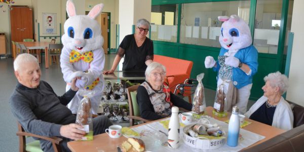 Lapins de Pâques à l’hôpital EHPAD Saint-Joseph