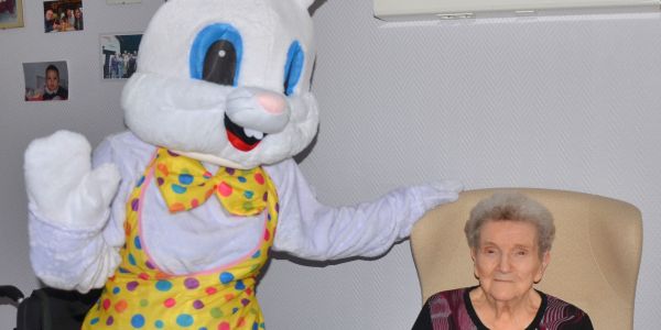 Lapins de Pâques à l’hôpital EHPAD Saint-Joseph