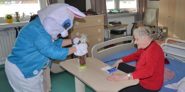 Lapins de Pâques à l’hôpital EHPAD Saint-Joseph