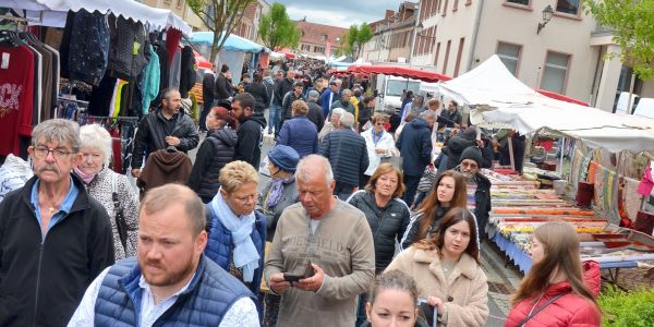 BRADERIE DE CE LUNDI DE PÂQUES
