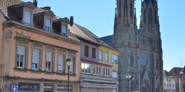 Retour en images sur "Vivons le Printemps" : une fête populaire haute en couleurs à Sarralbe