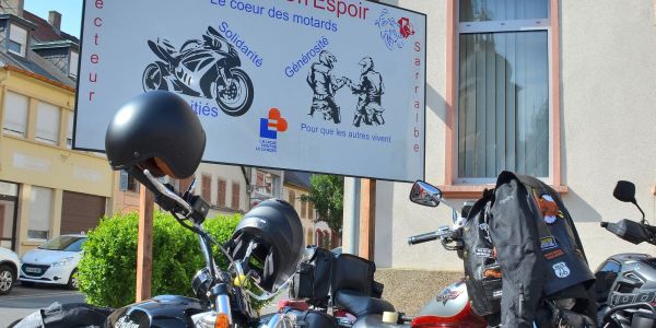 Un magnifique élan de solidarité sur le parvis de l’Hôtel de Ville de Sarralbe