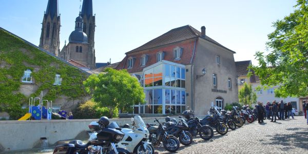 Un magnifique élan de solidarité sur le parvis de l’Hôtel de Ville de Sarralbe