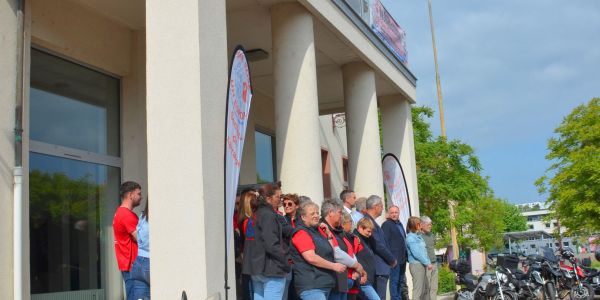 Un magnifique élan de solidarité sur le parvis de l’Hôtel de Ville de Sarralbe