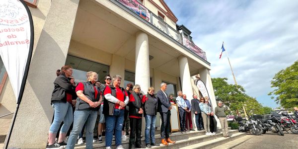 Un magnifique élan de solidarité sur le parvis de l’Hôtel de Ville de Sarralbe